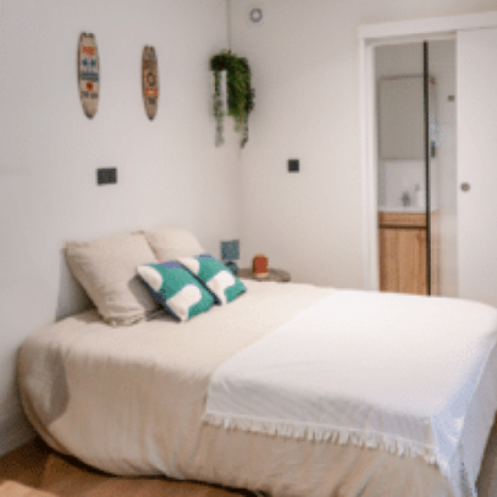 Cabane de jardin aménagée en chambre