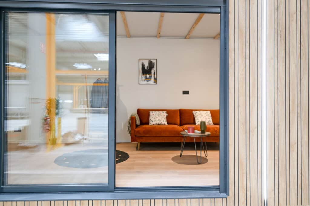 Location d'une tiny house moderne avec espace convivial